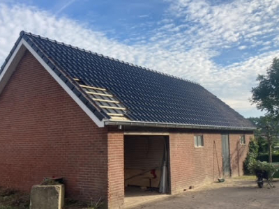 Dakrenovatie vrijstaande schuur